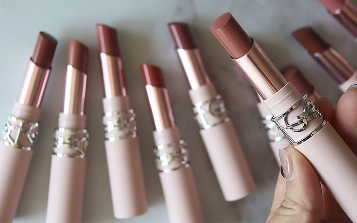 “ふわじゅわ”質感を堪能できる「YSL ラブヌード リップスティック」