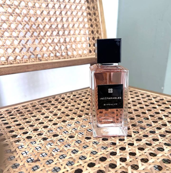 ジバンシイのフレグランス、『ラ コレクション パルティキュリエ』のボトル。オートクチュール発想の上品な香水。