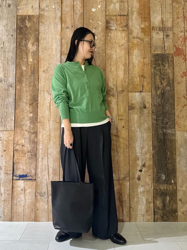 春の植物のようなフレッシュなグリーンで明るく