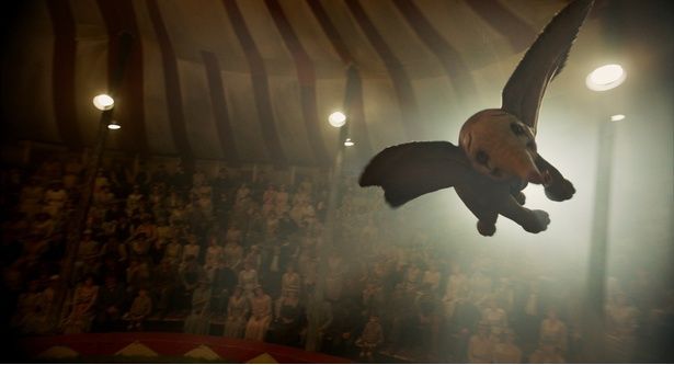 【写真を見る】大きすぎる耳を持つ子象のダンボは、“空飛ぶ”象だった!? [c]2018 Disney Enterprises, Inc. All Rights Reserved.