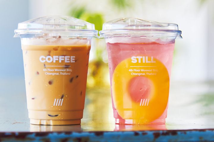 チェンマイ〈スティル・コーヒー・アンド・ライフ〉アイスラテ、レイニー・ピンク