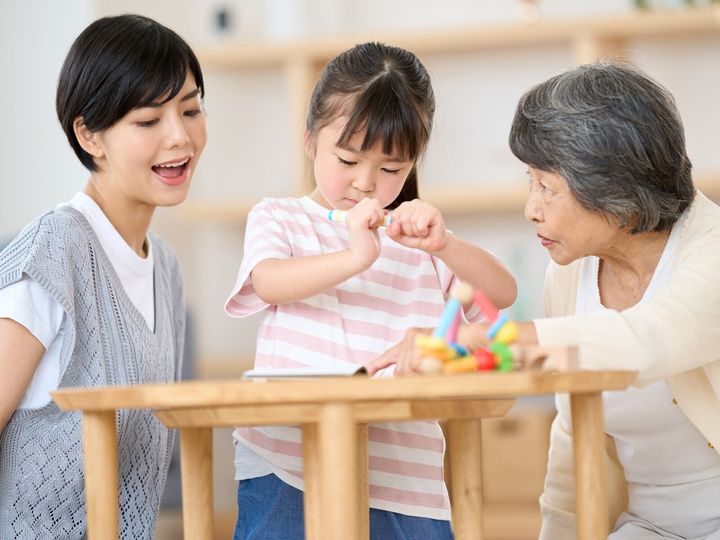 仕事と子育てを両立させるため、配偶者の不在や生活環境の変化をきっかけに、親の助けを借りて実家で一時的に生活するケースも珍しくありません。今回は、茨城県石岡市に住む29歳女性のケースを紹介します。