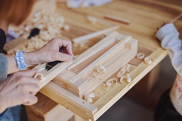 【山梨県北杜市】伝統建築を届ける素朴屋が「原木市」開催！原木競りからお笑いライブまで楽しめる一日