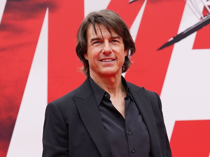 トム・クルーズ、新作での姿が色々すごい バーコードハゲのビール腹、“猫好き”の狂気じみた億万長者に （C）AFLO width=