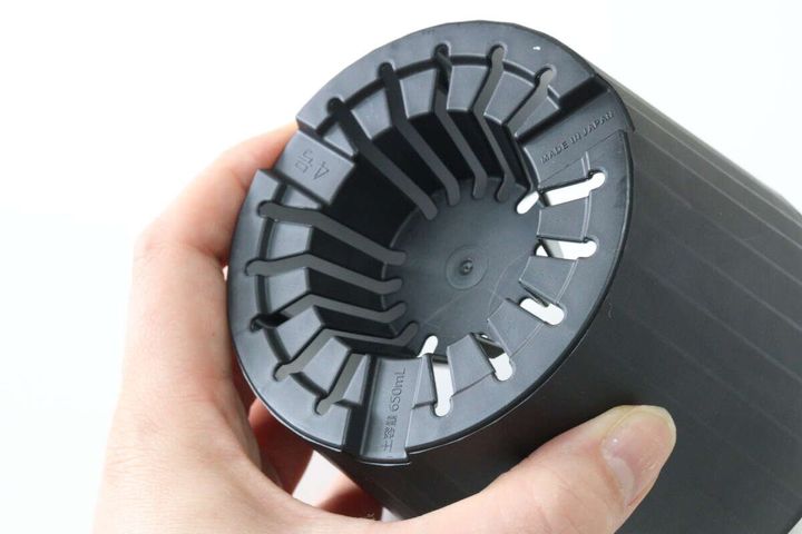 ダイソーのエコポットは水が溜まりにくい構造