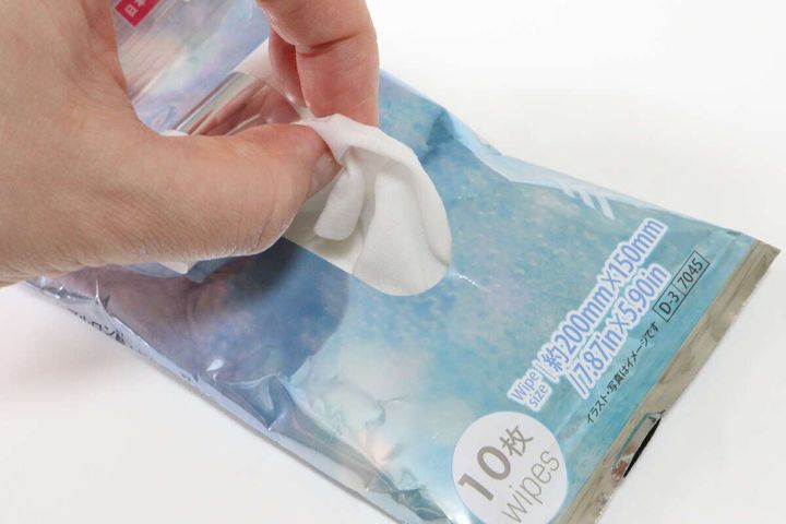 ダイソーのコンパクトなトイレに流せるボディシート