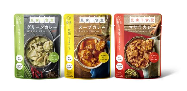 左：グリーンカレー 中央：スープカレー 右：マサラカレー