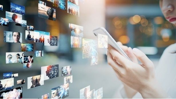 サブスクリプションに登録すれば作品を選び放題！ (C)metamorworks / PIXTA