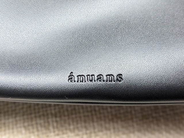 ánuansロゴエンボス加工アップ