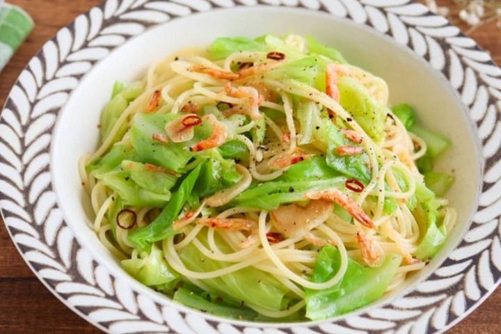 春キャベツと桜エビのペペロンチーノ