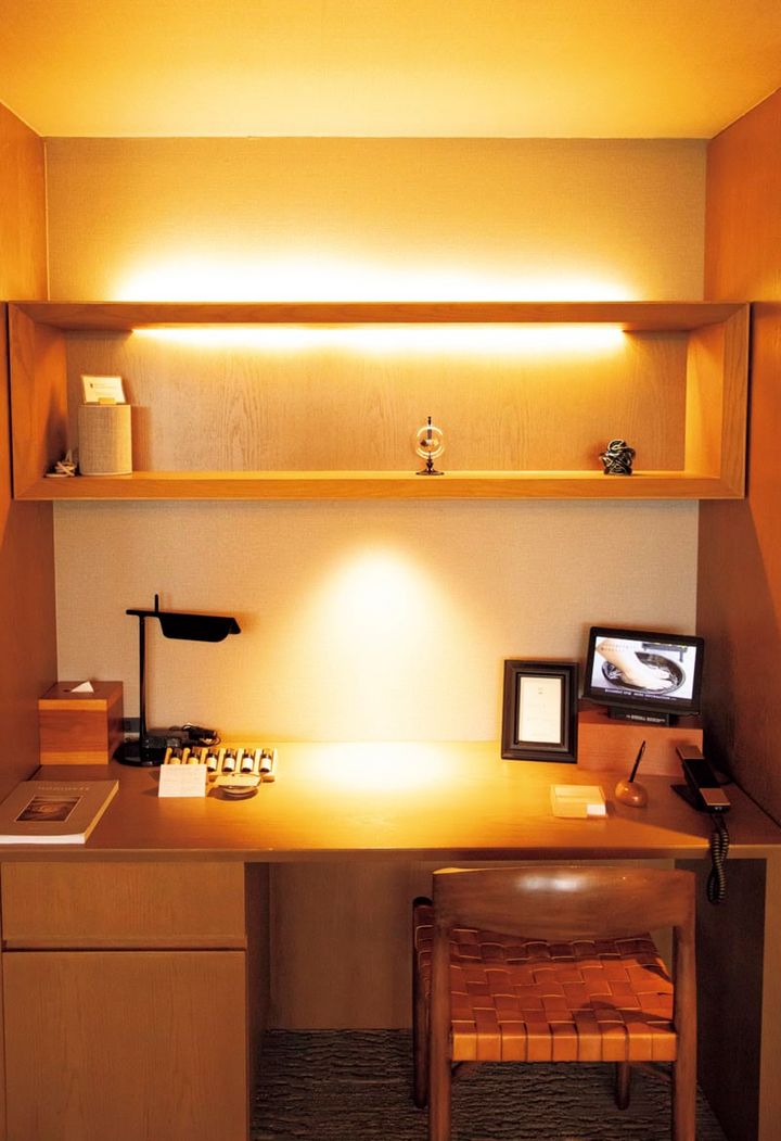 グランディスタイル 沖縄読谷ホテル＆リゾートの各部屋にあるデスク。