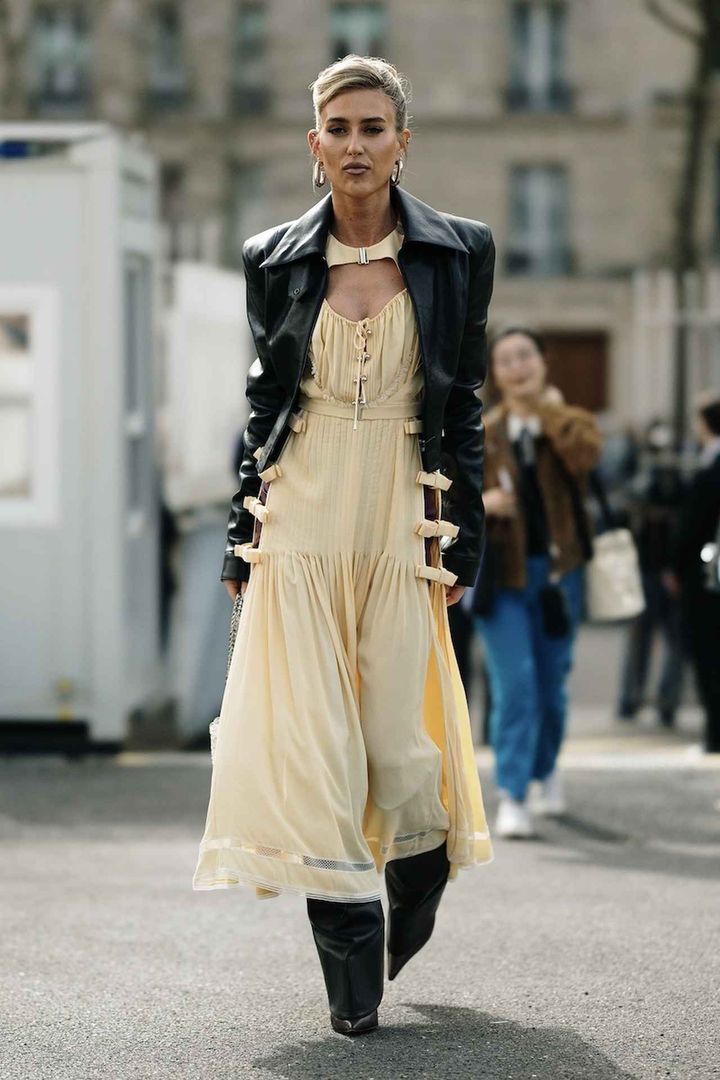 画像: モードな黒レザーをぶつけて甘辛ミックスに