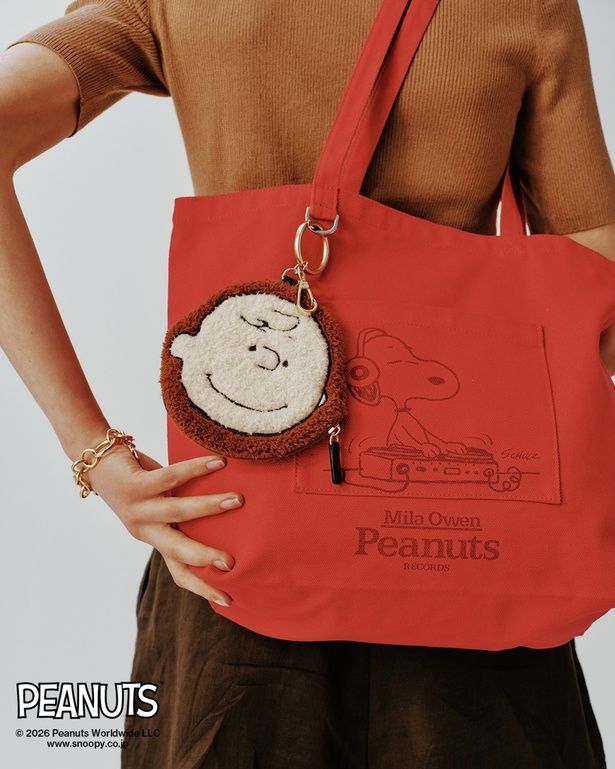 「フェイスポーチチャーム(チャーリー・ブラウン)」(3960円)