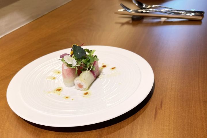 「冷たい前菜：おかゆ寿司」