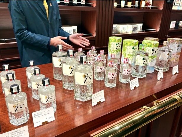 「ギフト＆ギャラリー」では、さまざまな「ROKU〈六〉」を購入できる