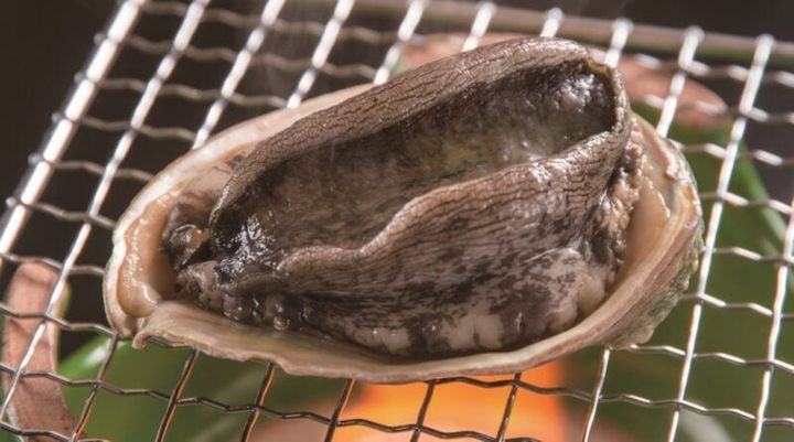 夕食の「アワビの踊り焼き」