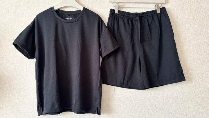 ワークマンのリカバリーウェア「メディヒール」2026年春夏商品：レディースブラックの半袖トップスとハーフパンツ