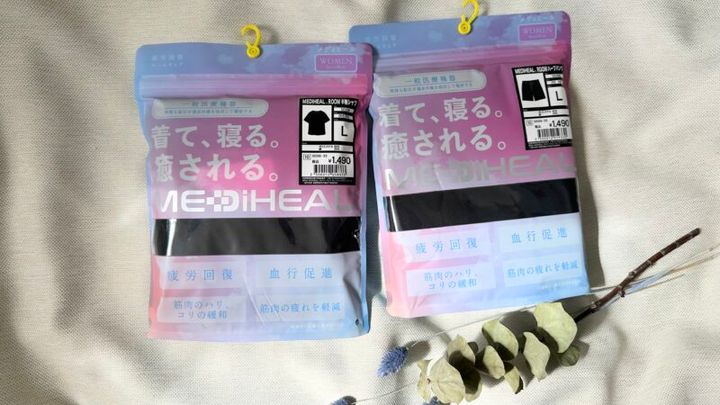 ワークマンのリカバリーウェア「メディヒール」2026年春夏商品：レディースブラックの半袖トップスとハーフパンツのパッケージ