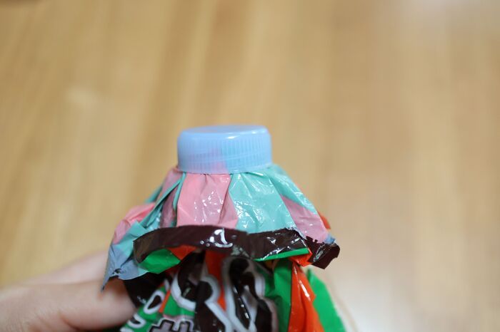 一度あけた袋をペットボトルで