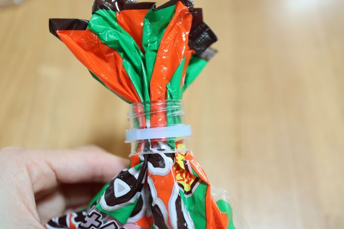 一度あけた袋をペットボトルで
