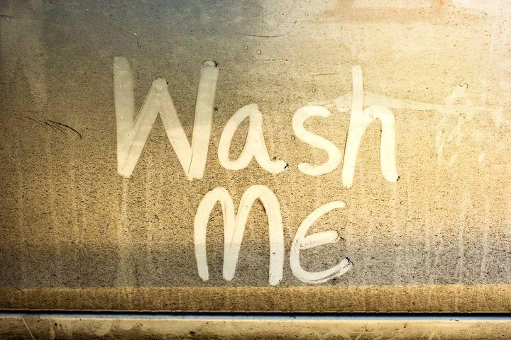 洗面所 家庭運 下がる 汚れたガラス 鏡