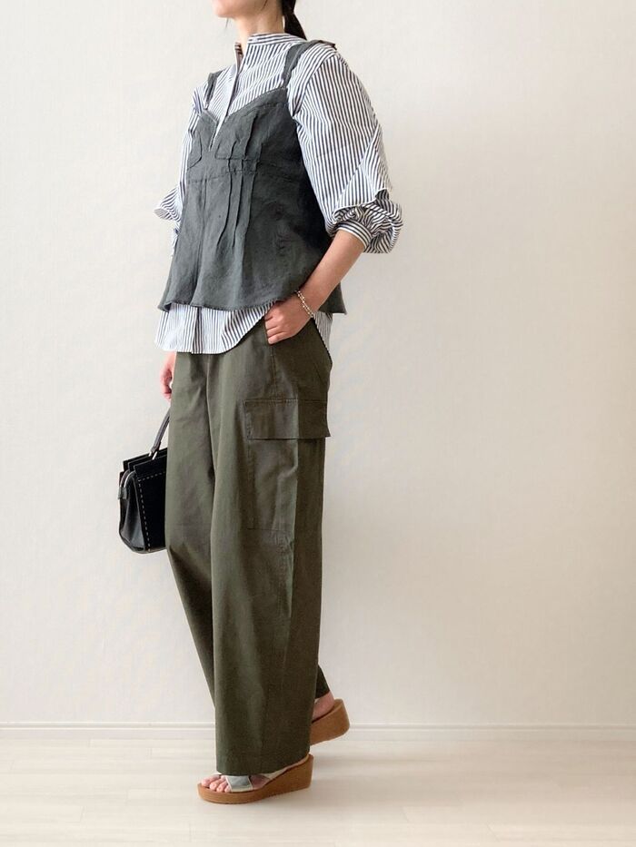 【ユニクロ】40代・50代の『バレルカーゴパンツ』着こなし術。