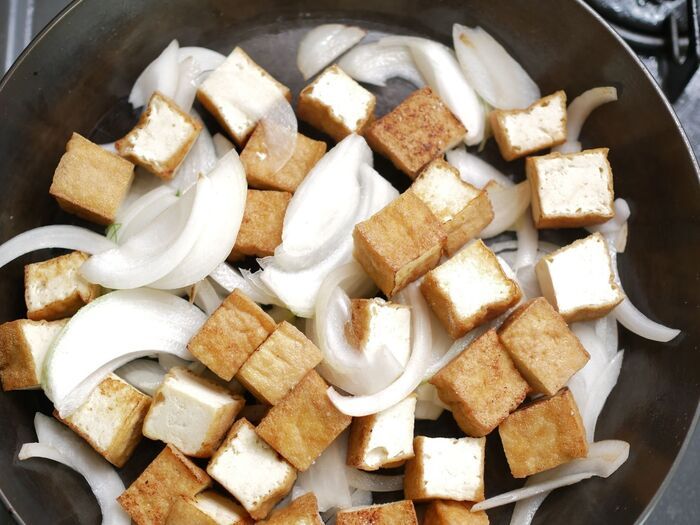 お肉じゃなくてもここまで美味しい～！コスパ食材で作る『絶品どんぶり』の作り方〈節約レシピ〉