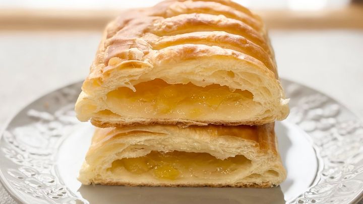 りんごの甘酸っぱさとシャキシャキ感を堪能【セブン】のずっしり菓子パン