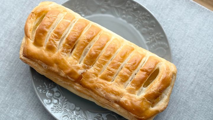 りんごの甘酸っぱさとシャキシャキ感を堪能【セブン】のずっしり菓子パン