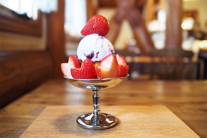 遊び心あふれるプリンが人気♪ 木のぬくもりに包まれた山小屋風のカフェで特別なおやつ時間を/ 町田「beans farm」