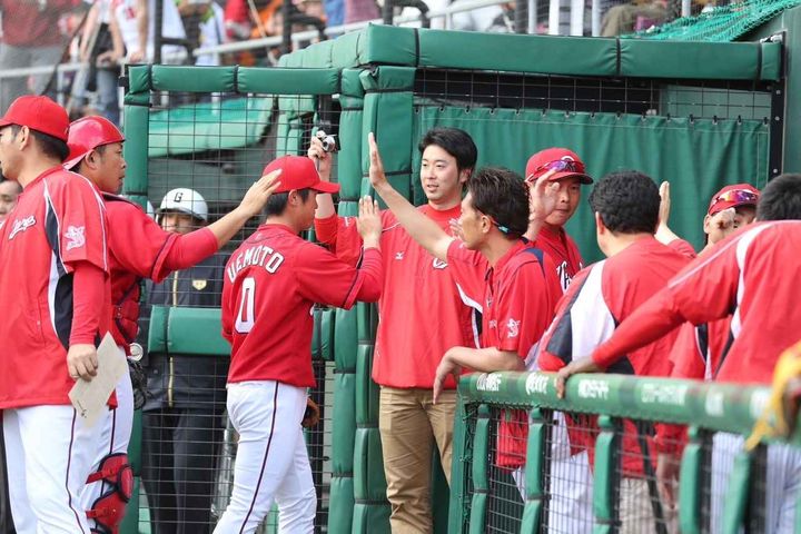 画像: 広報時代の小松さん 本人提供