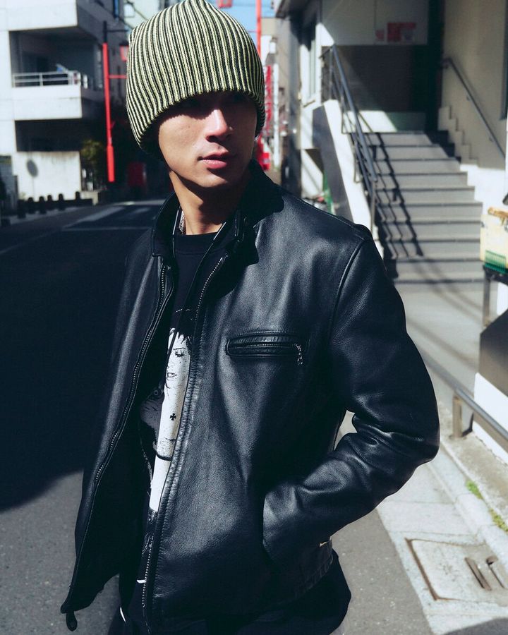 【20代スナップ】レザージャケットとスウェットパンツの“意外な”合わせが好き