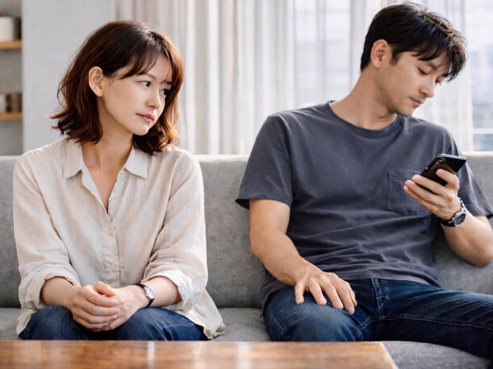 「本気じゃないから…」男性が都合のいい女性に見せる典型的な行動