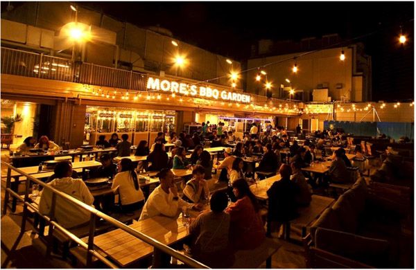 【神奈川県横浜】季節ごとのテーマで世界の食と音楽を楽しむ「モアーズBBQビアガーデン」オープン