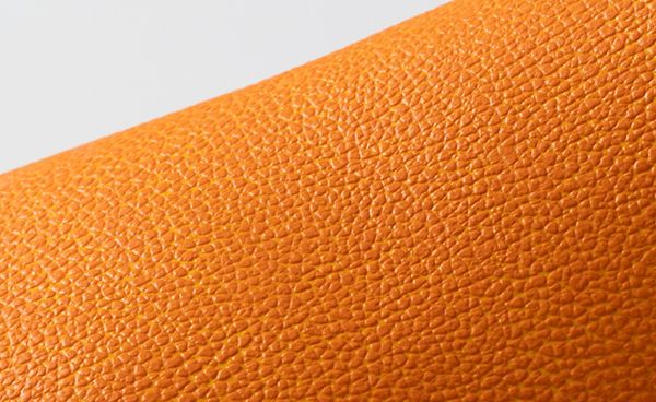 愛媛産伊予柑の廃棄果皮を再利用。人工皮革による室内履きMakuakeに登場！