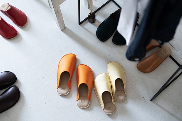 愛媛産伊予柑の廃棄果皮を再利用。人工皮革による室内履きMakuakeに登場！