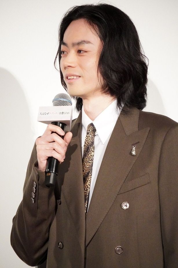 信介のボクシングジムの先輩・川嶋勝重を演じた菅田将暉