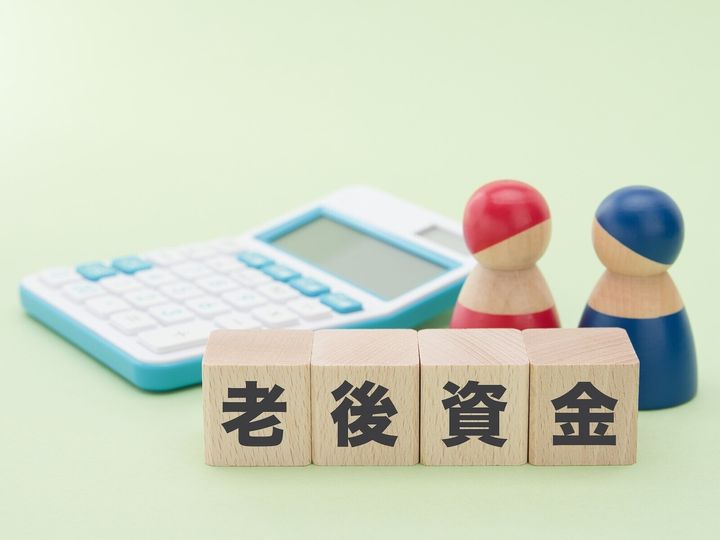 夫婦で必死に働き、二人の息子は独立。ようやく一段落したところだが、老後資金が不安だという58歳女性。日々の生活に追われ、貯蓄はできなかった。つい息子に愚痴をこぼしたら、夫婦の人生を否定されるような言葉が返ってきて……。※サムネイル画像：PIXTA