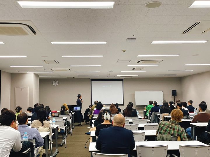 英語で行われたオリエンテーションのワークショップの様子