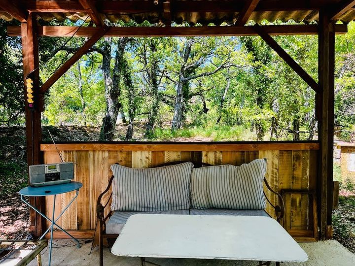 森の音を感じながら過ごせるテラス