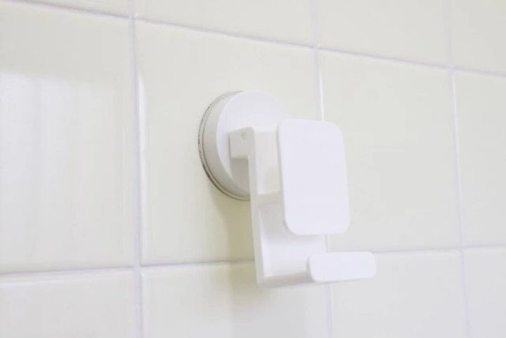 ダイソー 洗面器ホルダー（レバー式吸盤）