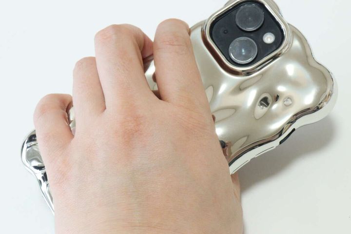 ダイソー ぽこぽこケース（アイフォーン用、15＆14） デザイン サイズ感