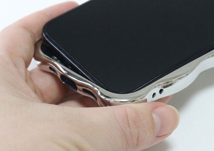 ダイソー ぽこぽこケース（アイフォーン用、15＆14） TPU 着脱