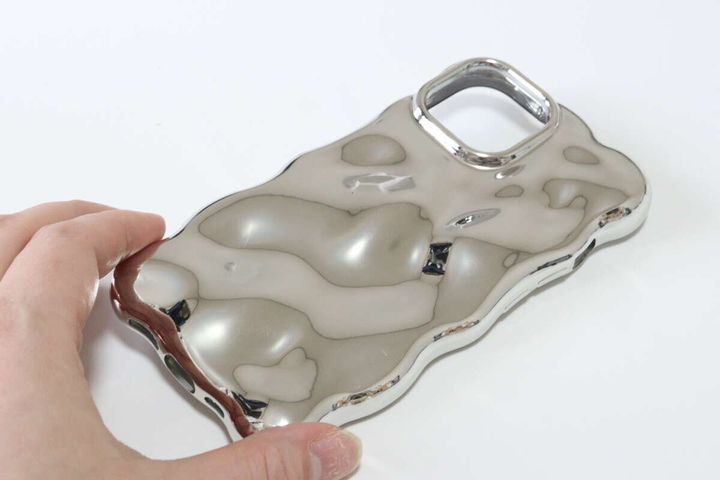 ダイソー ぽこぽこケース（アイフォーン用、15＆14）