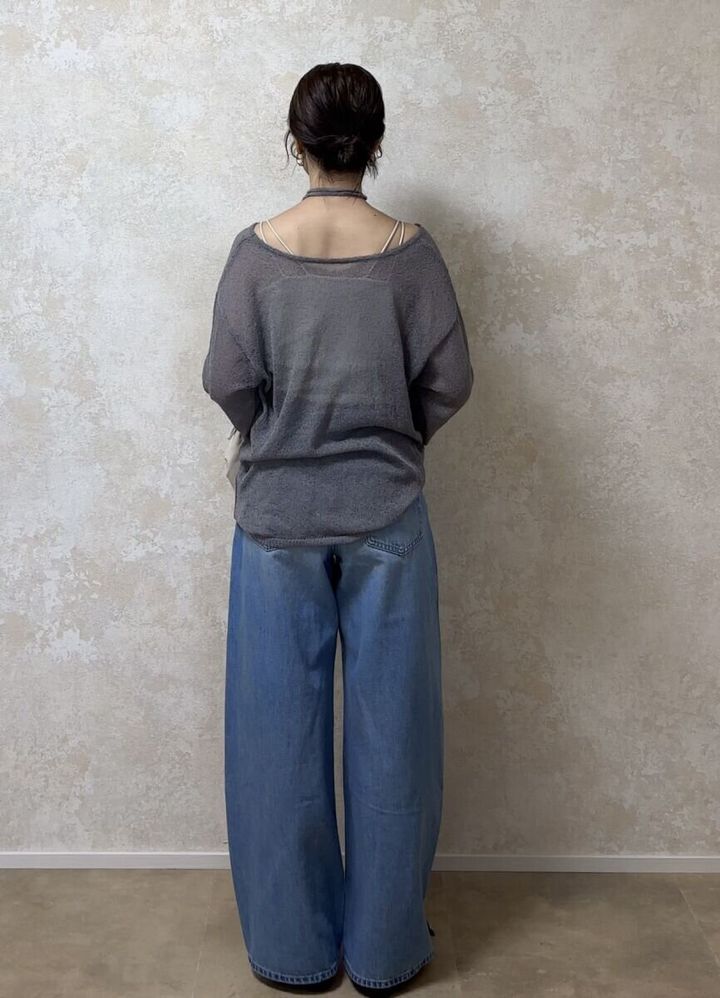 ユニクロ バギーカーブジーンズ 着用後ろ姿