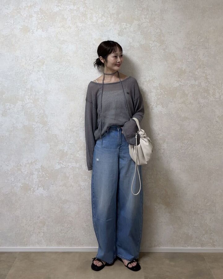 ユニクロ バギーカーブジーンズ シアーニットコーデ