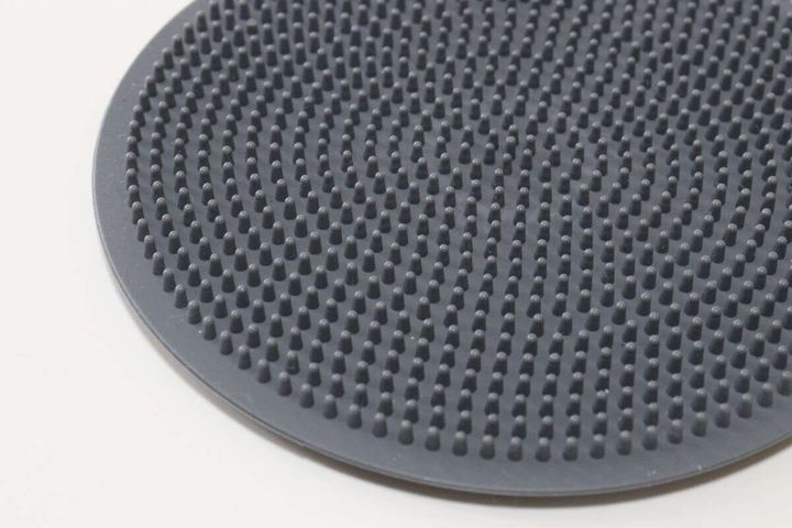 ダイソー フタも開けられるシリコーンキッチンブラシ デザイン