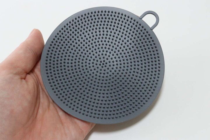 ダイソー フタも開けられるシリコーンキッチンブラシ