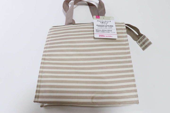 ダイソー アルミランチバッグ（三角タイプ、ボーダー柄） 商品タグ