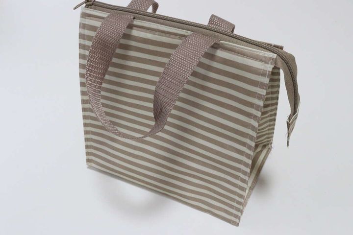 ダイソー アルミランチバッグ（三角タイプ、ボーダー柄）